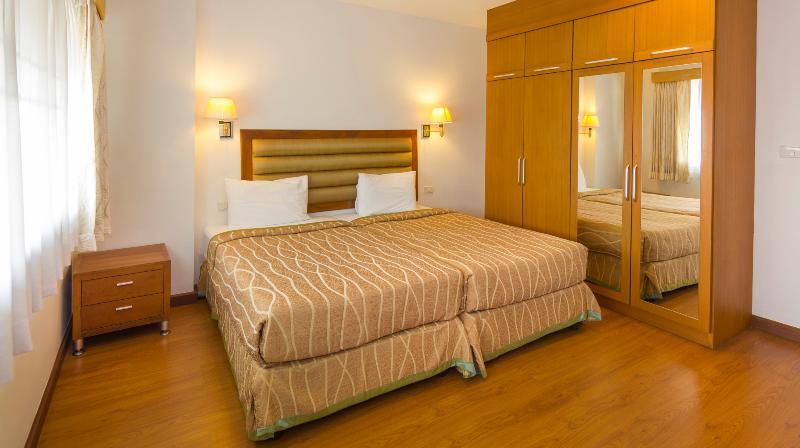בנגקוק Lasalle Suites Hotel & Residence מראה חיצוני תמונה