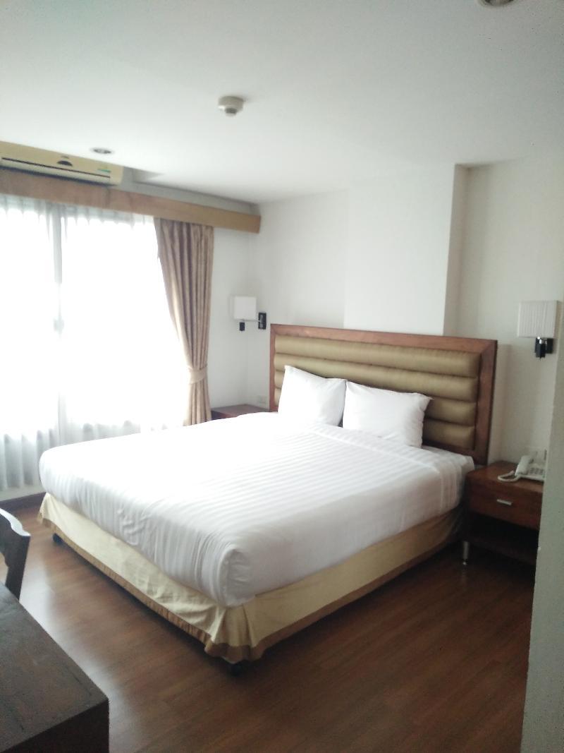 בנגקוק Lasalle Suites Hotel & Residence מראה חיצוני תמונה
