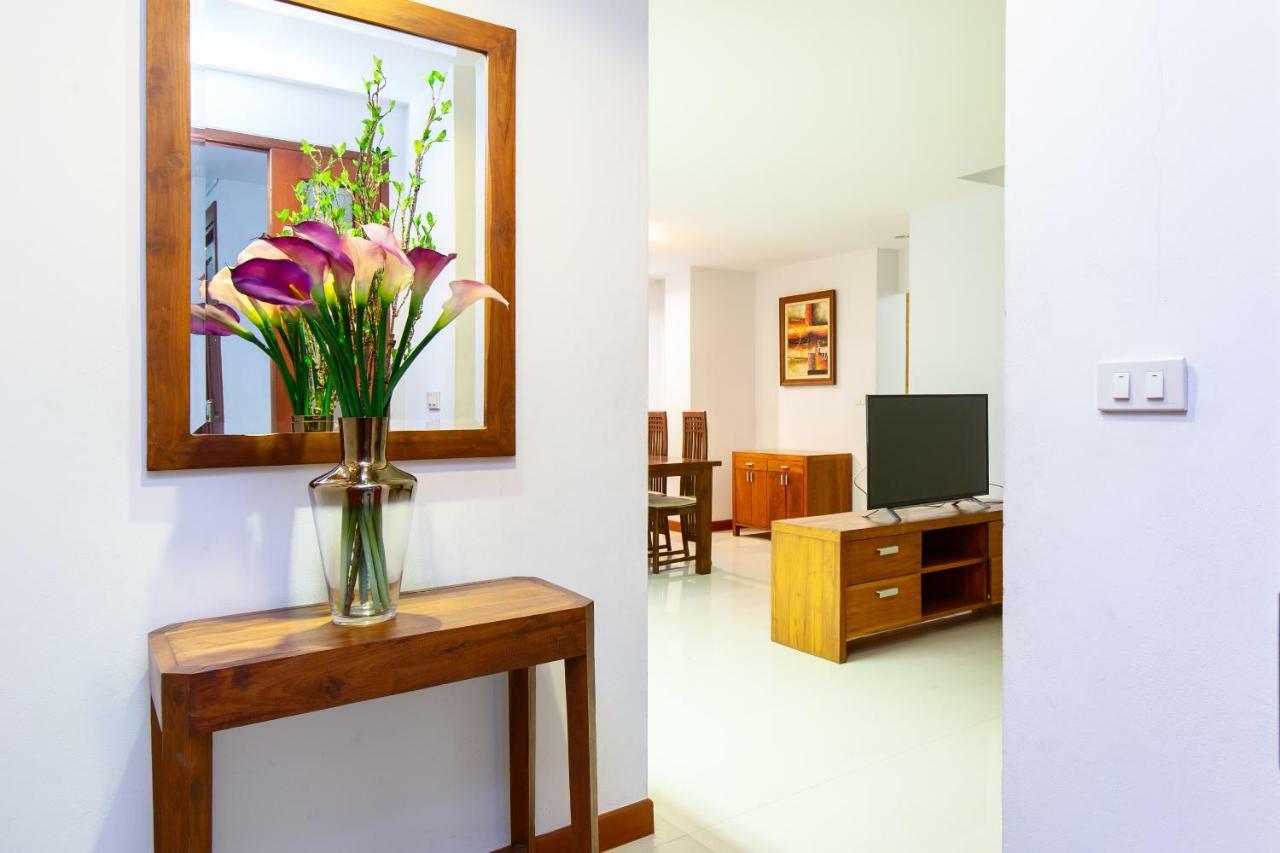 בנגקוק Lasalle Suites Hotel & Residence מראה חיצוני תמונה